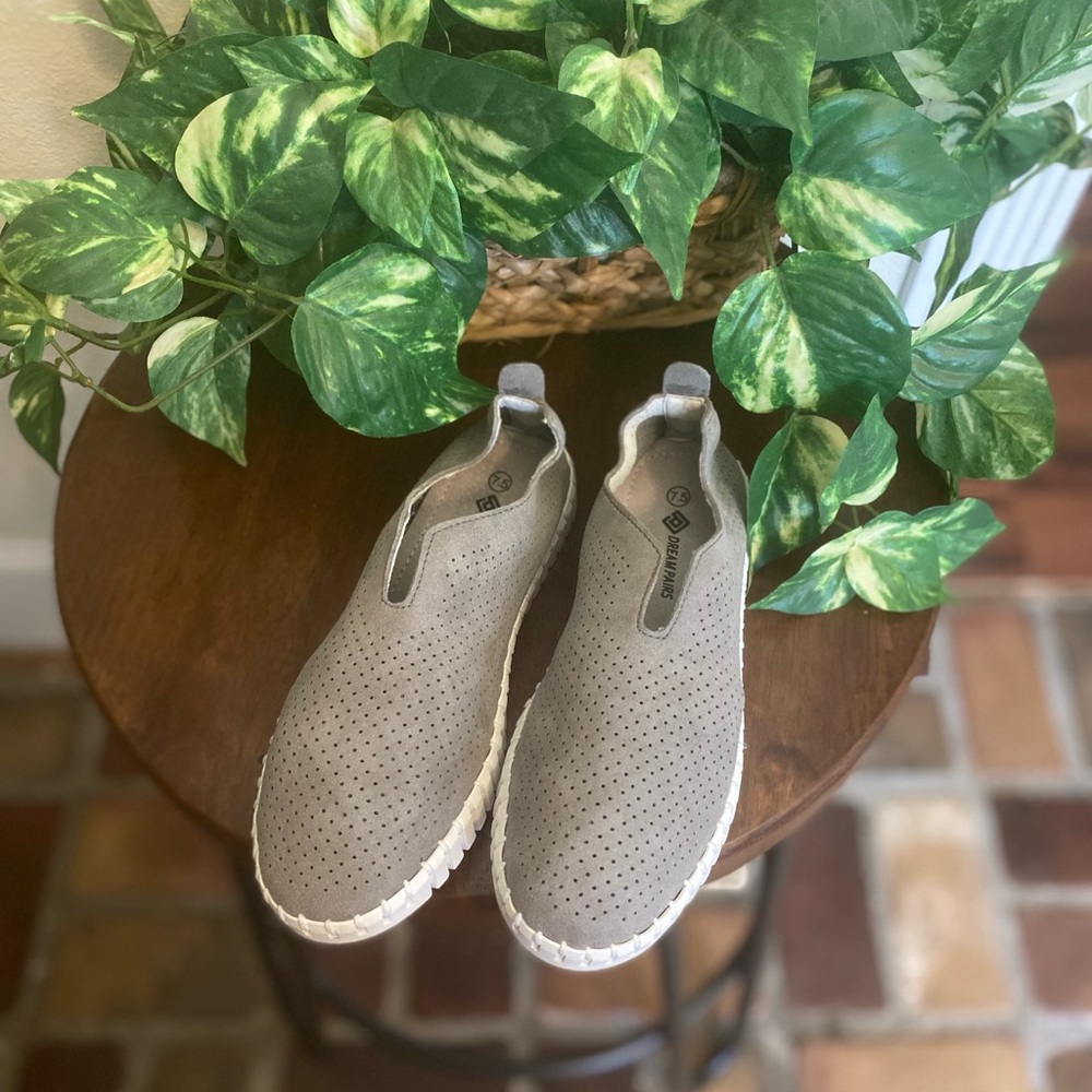 Dream Pairs Gorgeous Gray Slip-On Footwear
